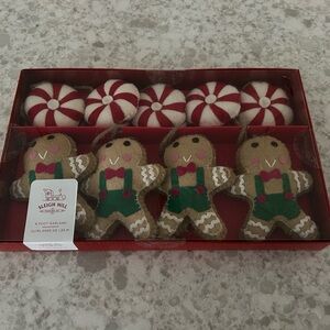 “New” Sleigh Hill Gingerbread/ peppermint candies Holiday Garland